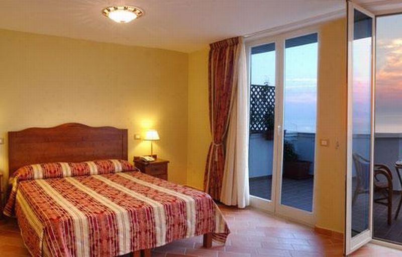 Hotel Baia Palinuro Εξωτερικό φωτογραφία