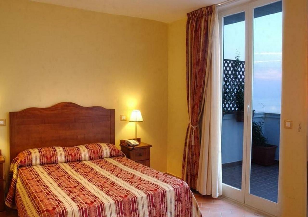 Hotel Baia Palinuro Εξωτερικό φωτογραφία